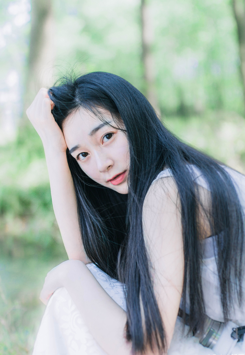 爱情如花，友情如酒，花开一阵，酒香一生。